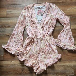 Women's Romantic Floral Print Flare Sleeve Romper XS